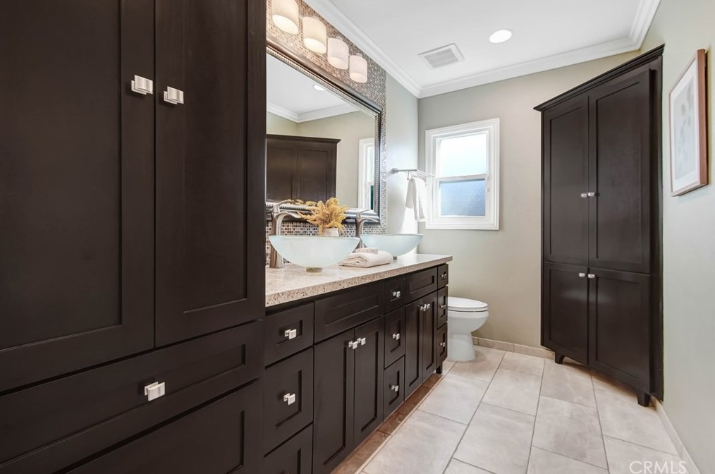 12712 Tiara St, North Hollywood CA  91607-1025 exterior