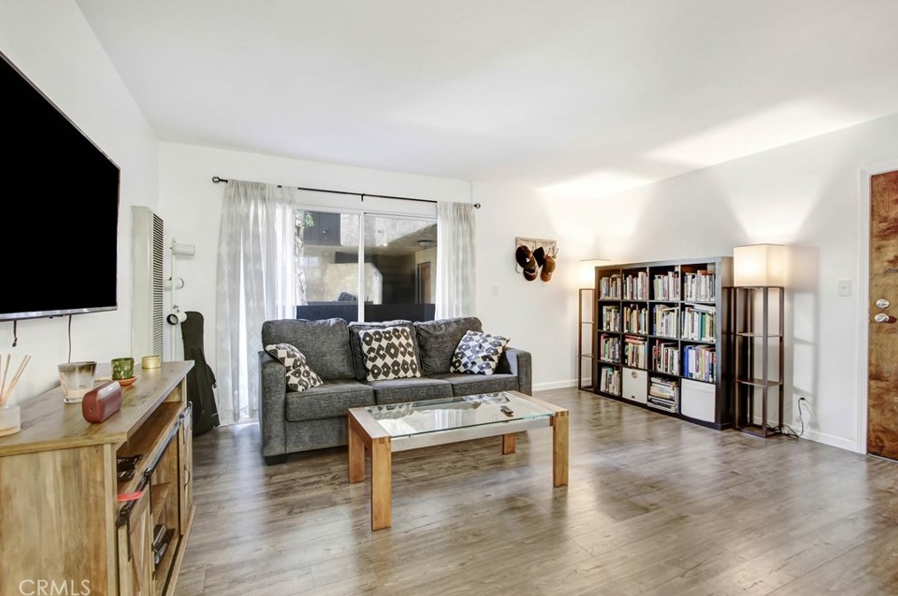 13747 Vanowen St #105, Van Nuys, CA 91405