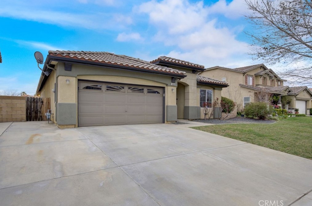 43658 Dana Dr, Lancaster, CA 93535