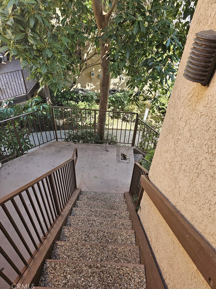 10237 De Soto Ave, Chatsworth CA  91311-7313 exterior