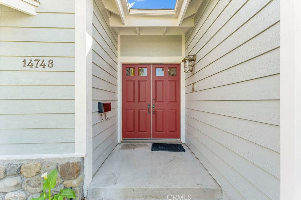 14748 Hesby St, Van Nuys, CA 91403-1639