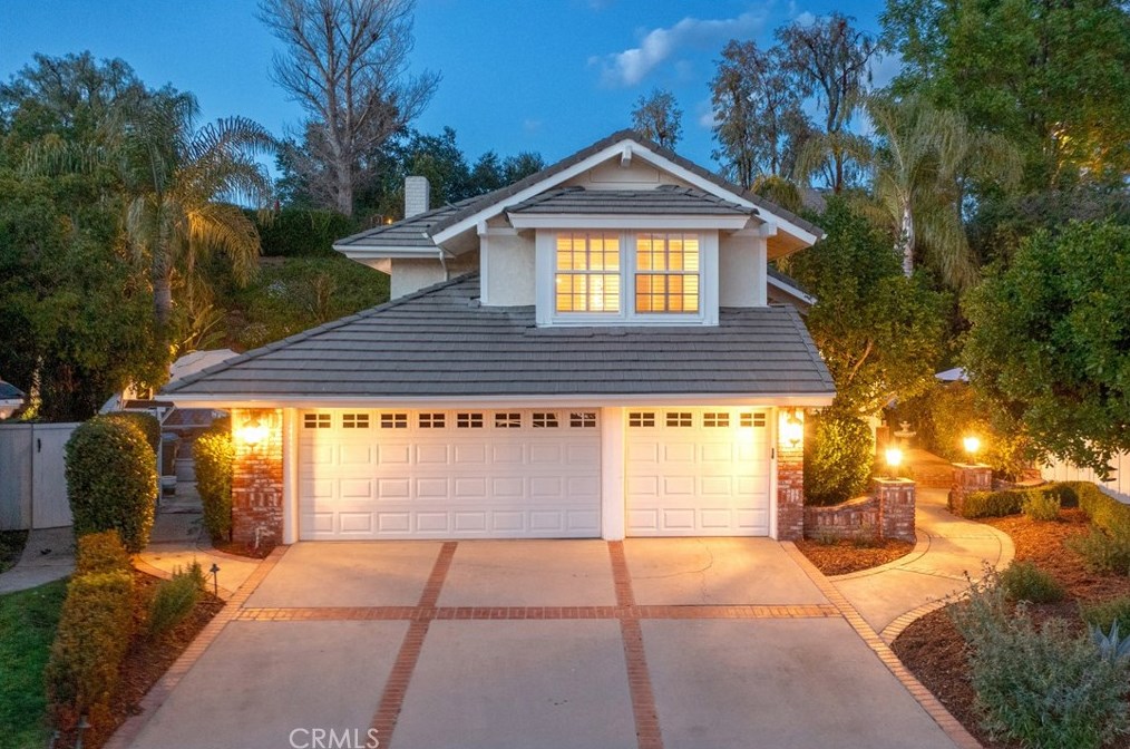 726 Oak Point Dr, Calabasas, CA 91377