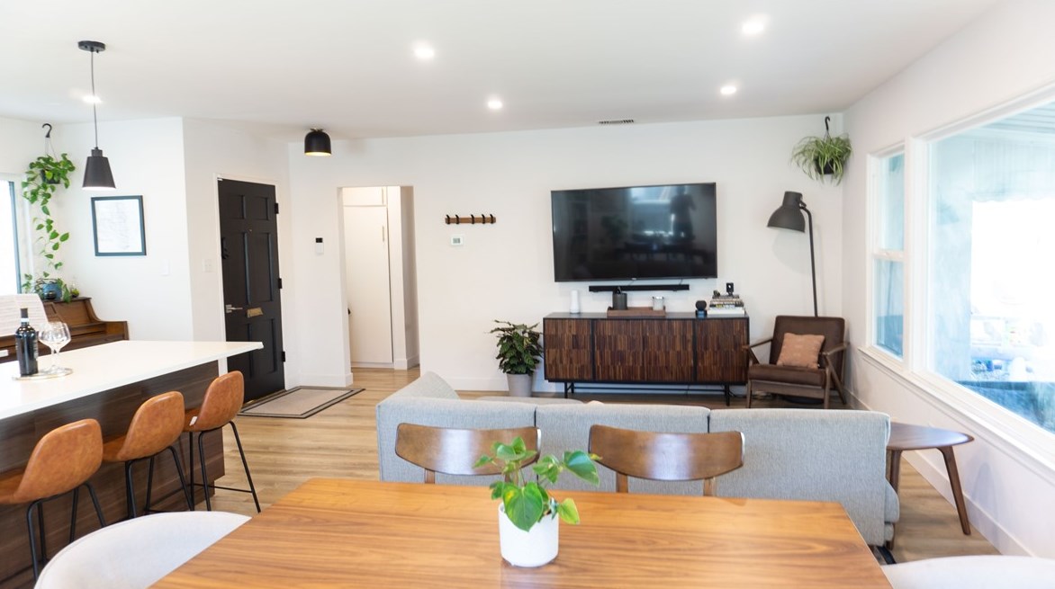 5660 Saloma Ave, Van Nuys CA  91411-3239 exterior