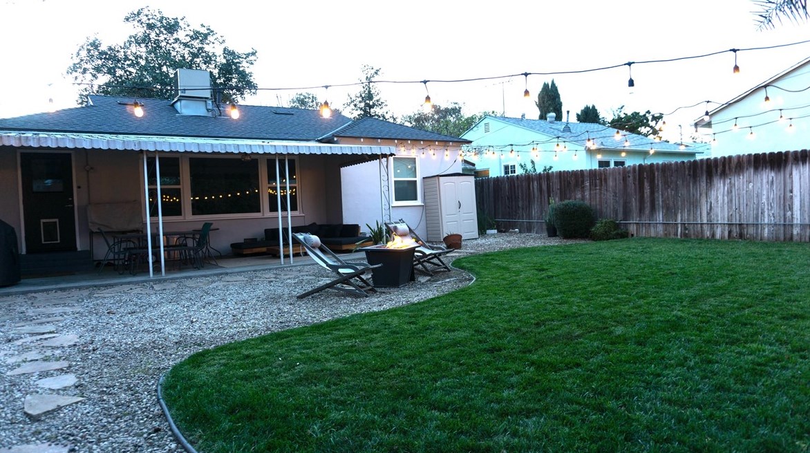 5660 Saloma Ave, Van Nuys CA  91411-3239 exterior