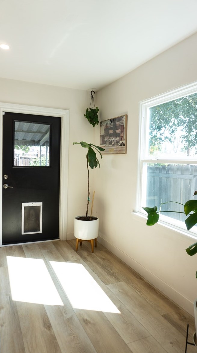 5660 Saloma Ave, Van Nuys CA  91411-3239 exterior