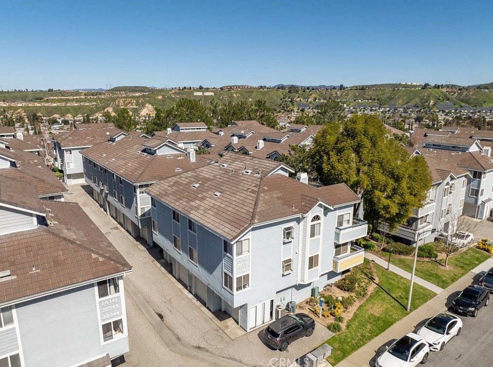 20331 Rue Crevier, Santa Clarita CA  91351-5202 exterior