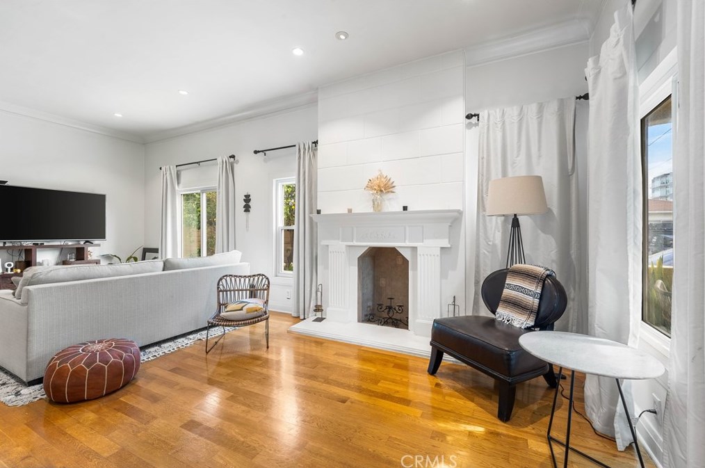 3792 Colonial Ave, Los Angeles, CA 90066-3640