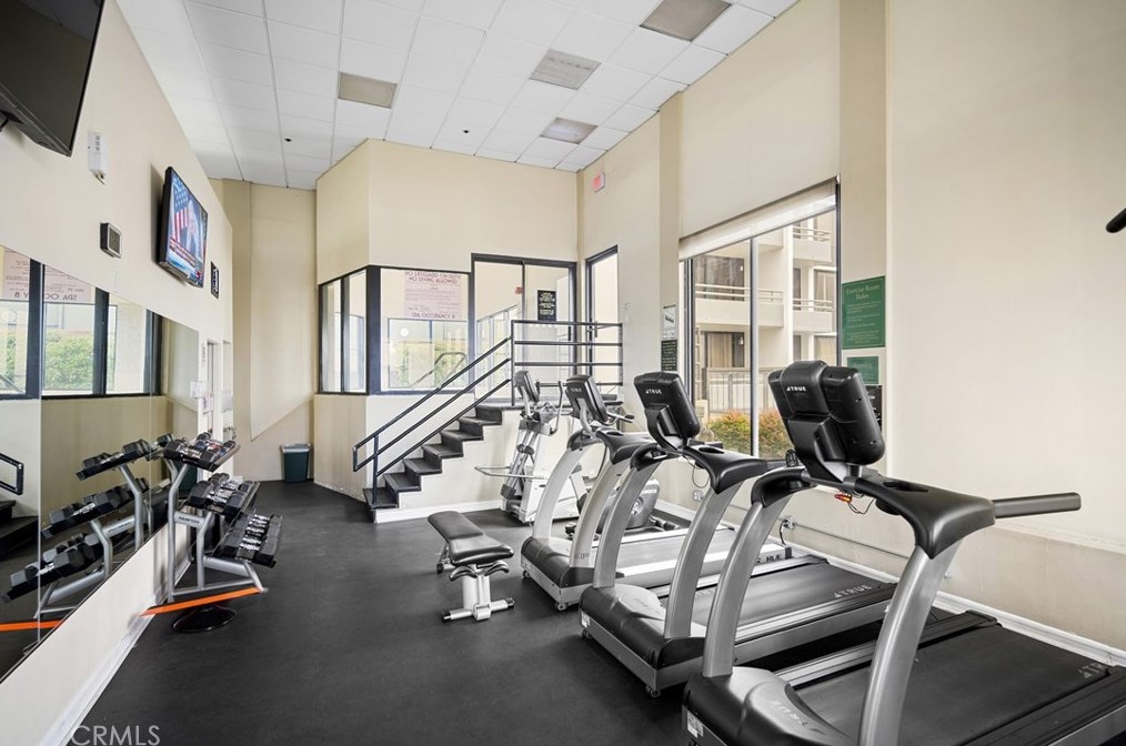 345 Pioneer Dr, Glendale CA  91203-1787 exterior