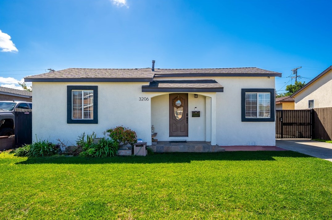 3206 133rd St, Hawthorne, CA 90250-6304