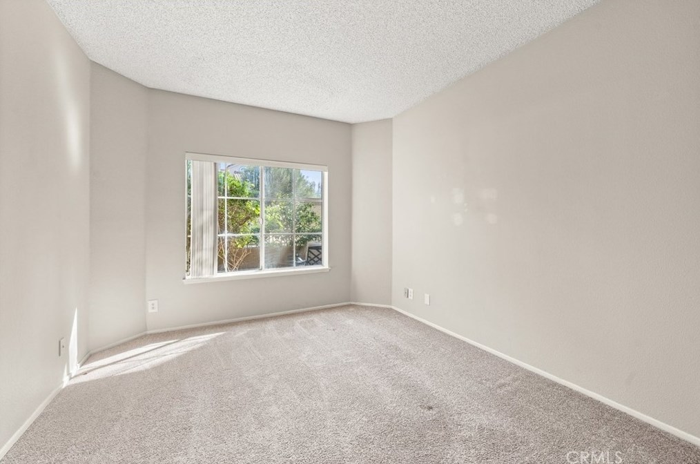 23839 Del Monte Dr, Santa Clarita CA  91355-3371 exterior