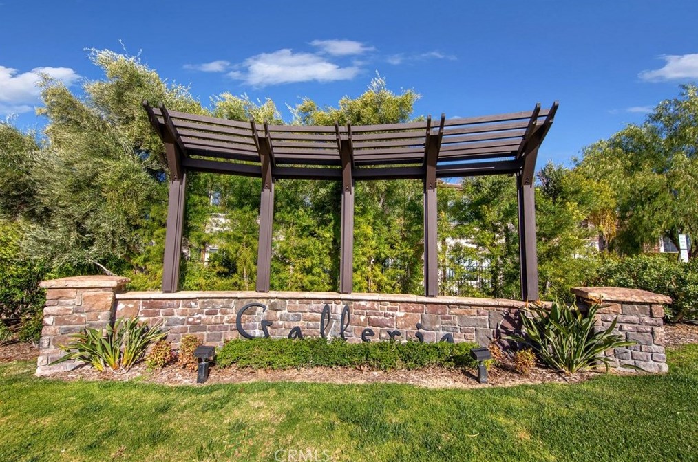28037 Serra Ln, Santa Clarita, CA 91355-6057