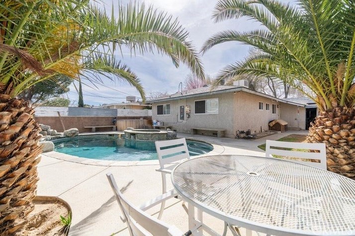 44320 E 4th St, Lancaster, CA 93535