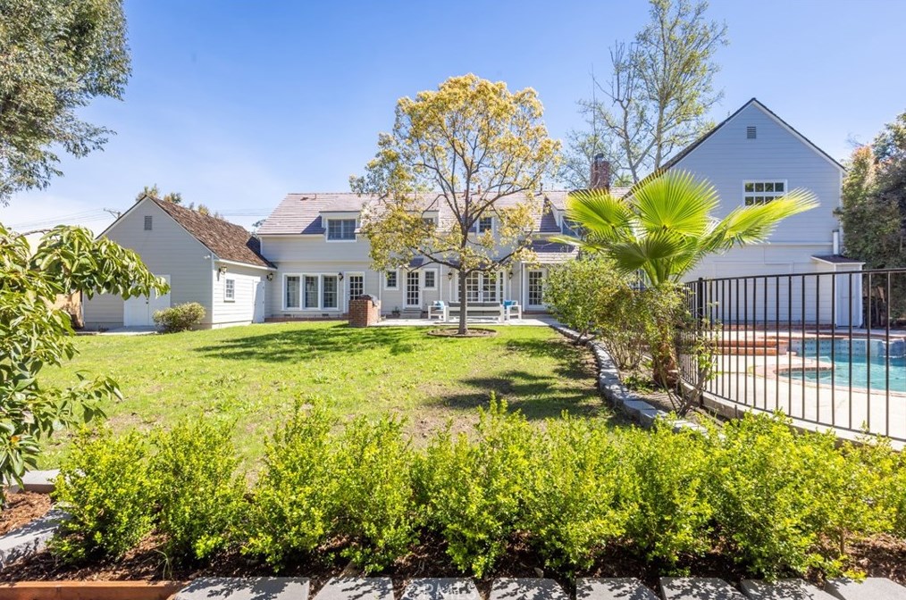 5463 Vanalden Ave, Los Angeles CA  91356-3129 exterior