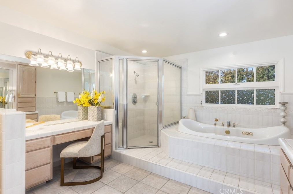 5463 Vanalden Ave, Los Angeles CA  91356-3129 exterior