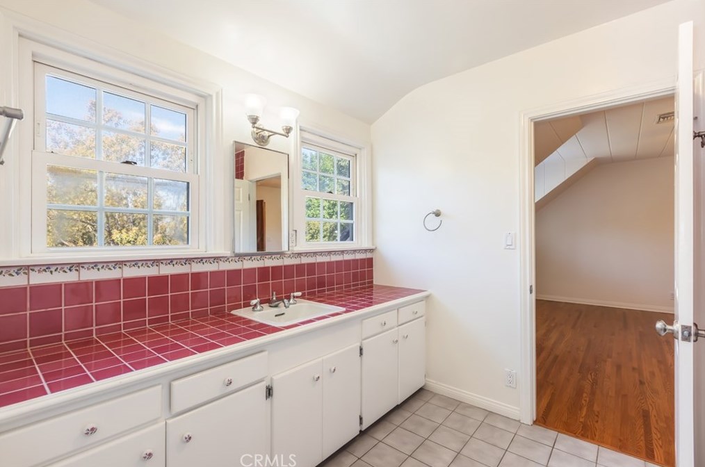 5463 Vanalden Ave, Los Angeles CA  91356-3129 exterior
