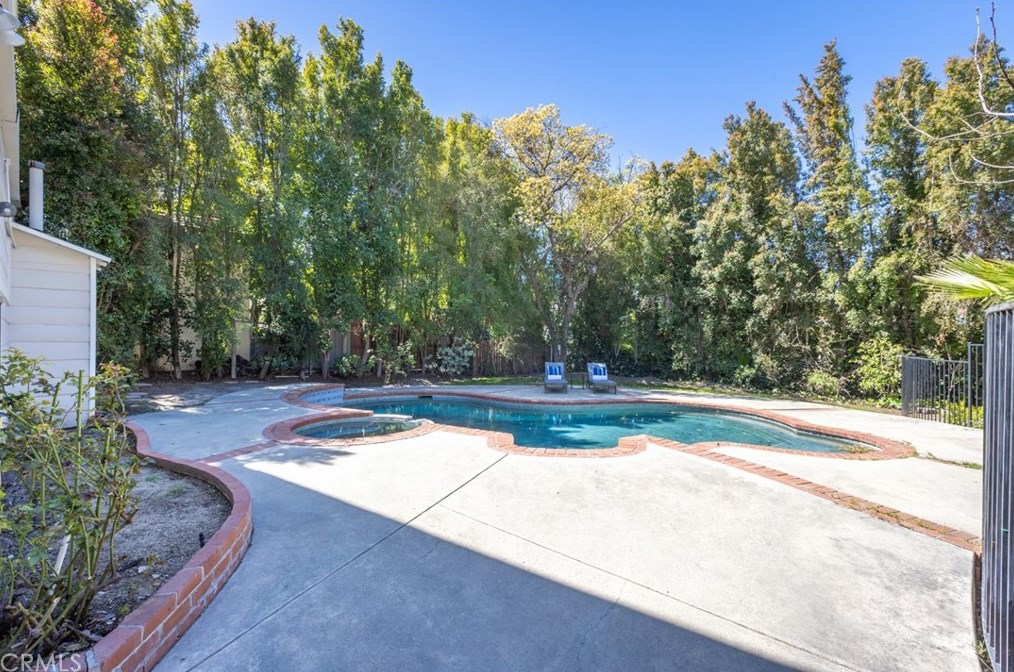 5463 Vanalden Ave, Los Angeles CA  91356-3129 exterior