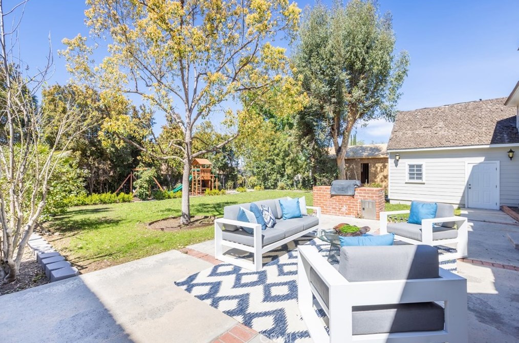 5463 Vanalden Ave, Los Angeles CA  91356-3129 exterior