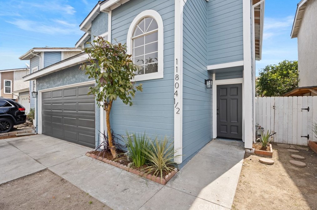 11804 Bromont Ave, Los Angeles, CA 91331-1257