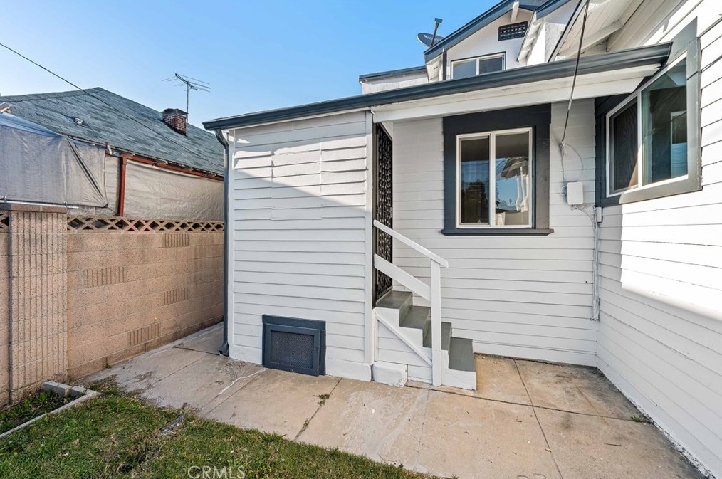 1328 49th St, Los Angeles CA  90011-4212 exterior