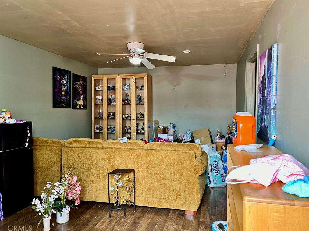 11422 Glenoaks Blvd, Los Angeles CA  91331-1068 exterior