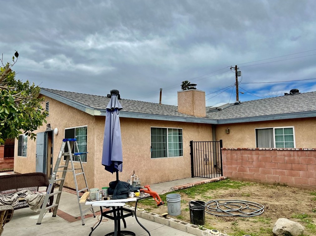11422 Glenoaks Blvd, Los Angeles CA  91331-1068 exterior