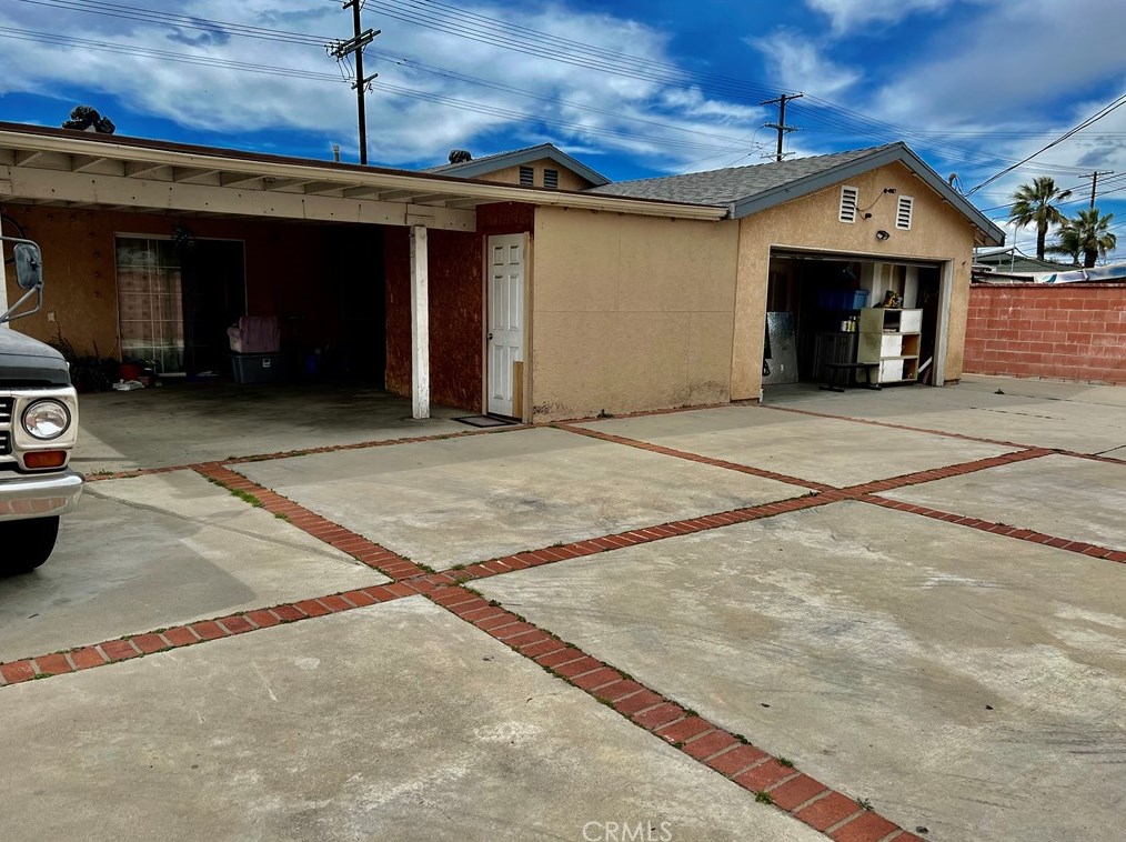 11422 Glenoaks Blvd, Los Angeles CA  91331-1068 exterior