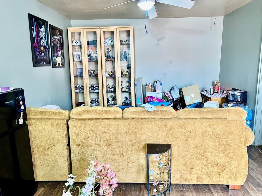 11422 Glenoaks Blvd, Los Angeles CA  91331-1068 exterior