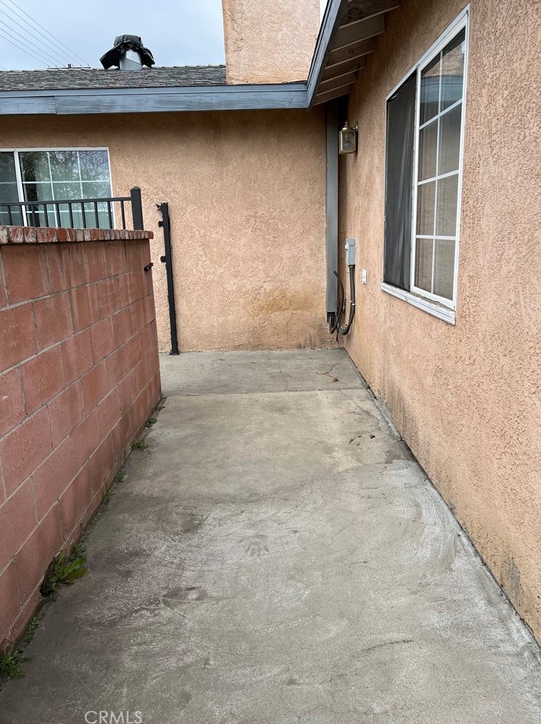 11422 Glenoaks Blvd, Los Angeles CA  91331-1068 exterior
