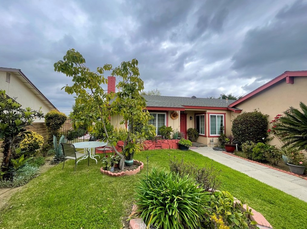 374 Rock River Dr, Pomona, CA 91765-1242