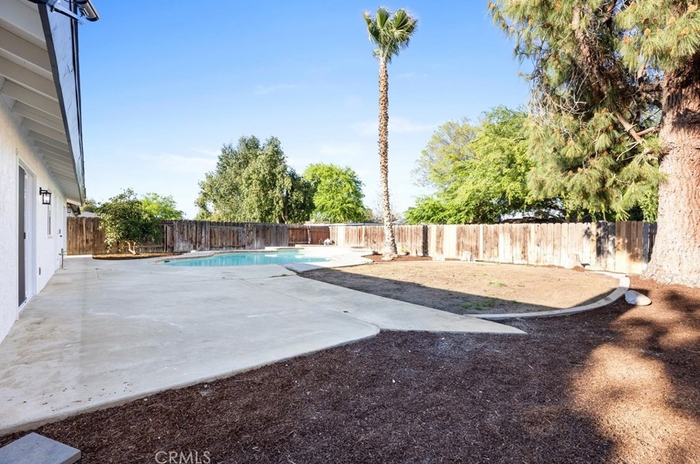 3008 Whitley Dr, Bakersfield CA  93309-5549 exterior