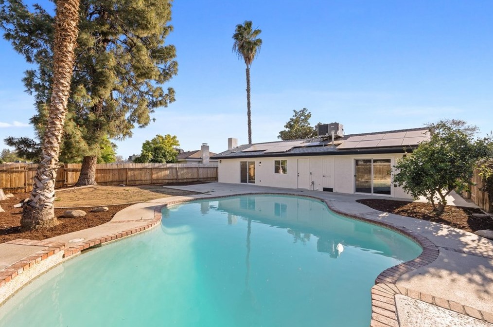 3008 Whitley Dr, Bakersfield CA  93309-5549 exterior