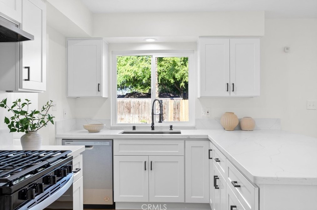 3008 Whitley Dr, Bakersfield CA  93309-5549 exterior