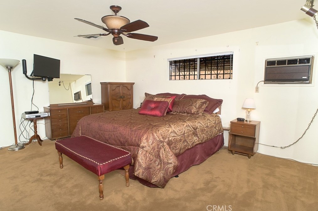 6856 Hesperia Ave, Los Angeles CA  91335-4604 exterior