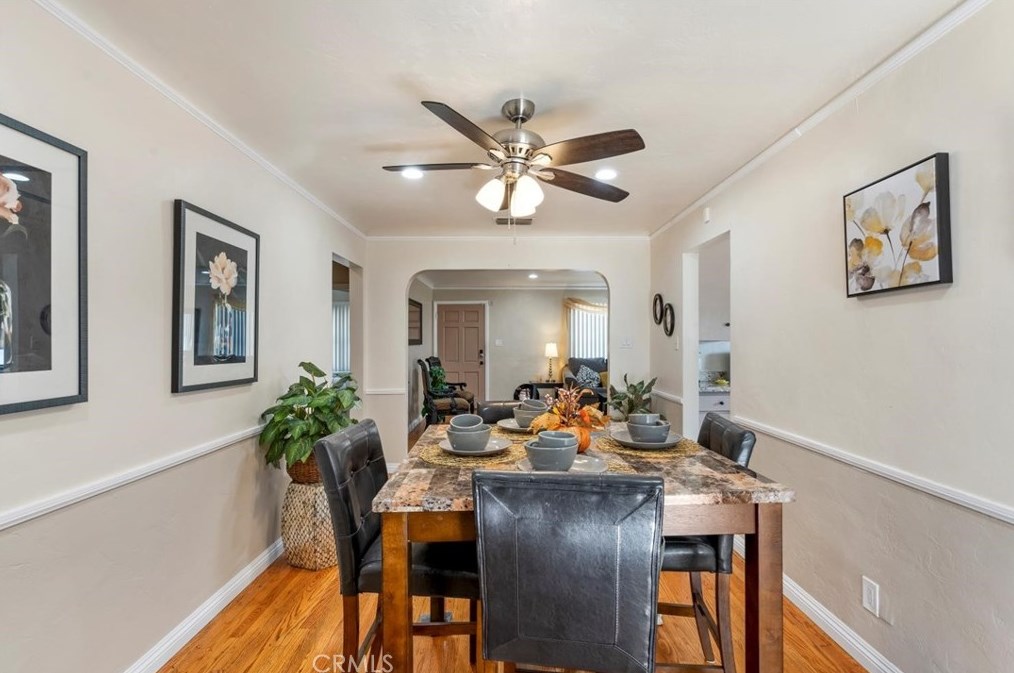 39 Myrtle St, Bakersfield CA  93301-2734 exterior