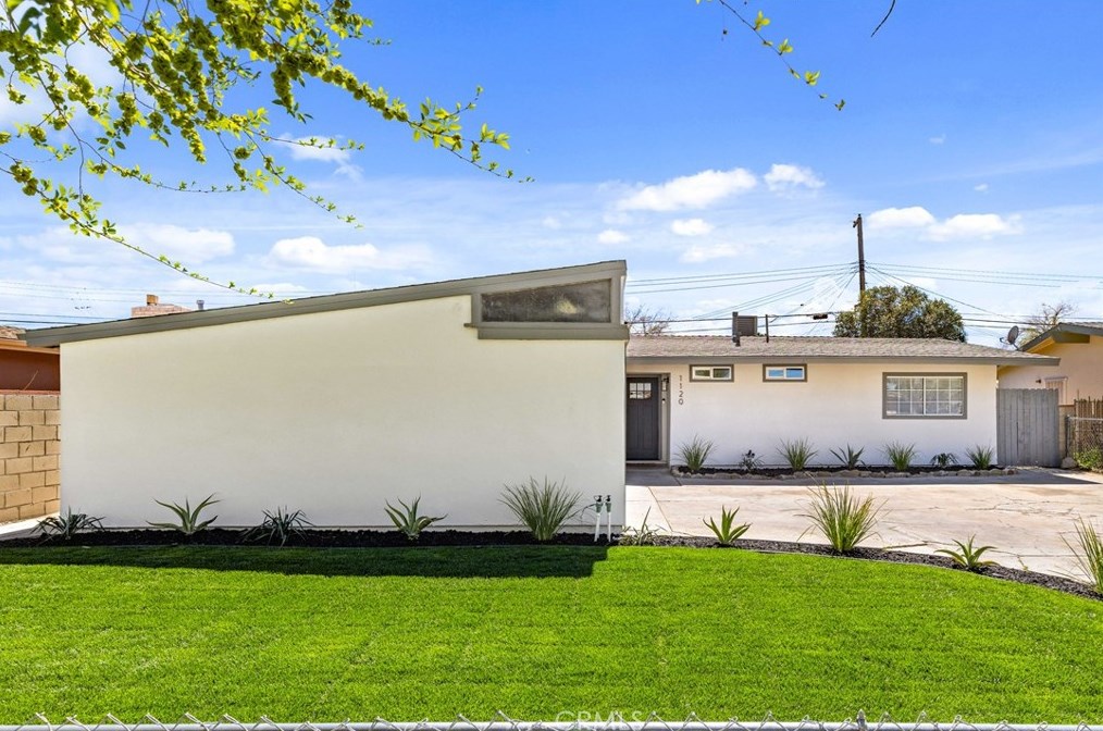 1120 W Holguin St, Lancaster, CA 93534