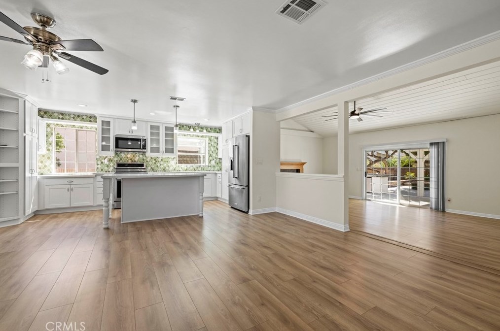 27217 Garza Dr, Santa Clarita, CA 91350-2172