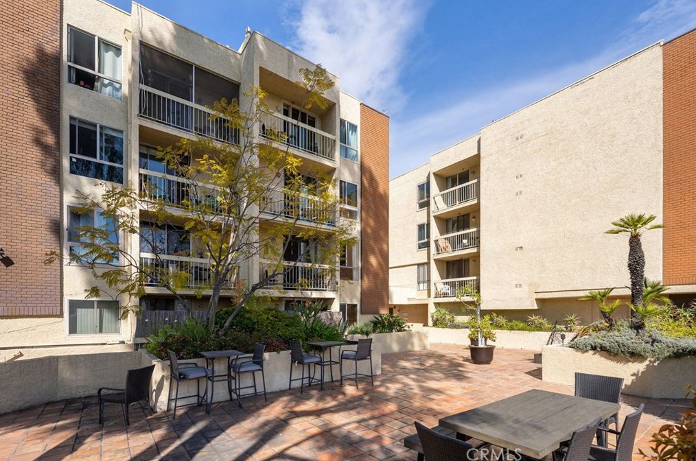 5143 Bakman Ave #420, North Hollywood, CA 91601