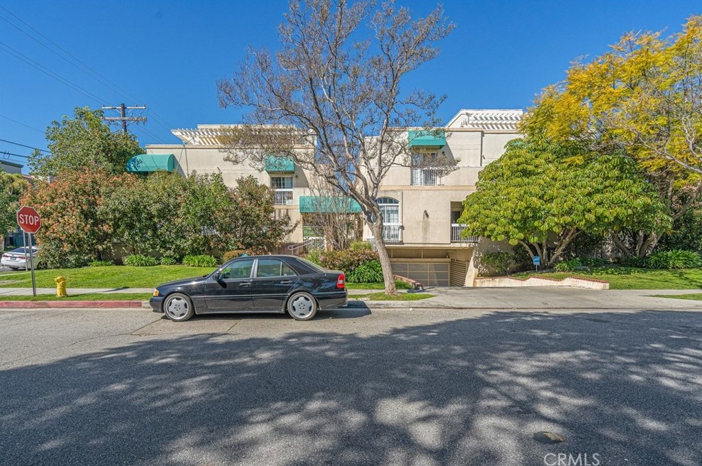 1201 Viola Ave, Glendale CA  91202-3184 exterior