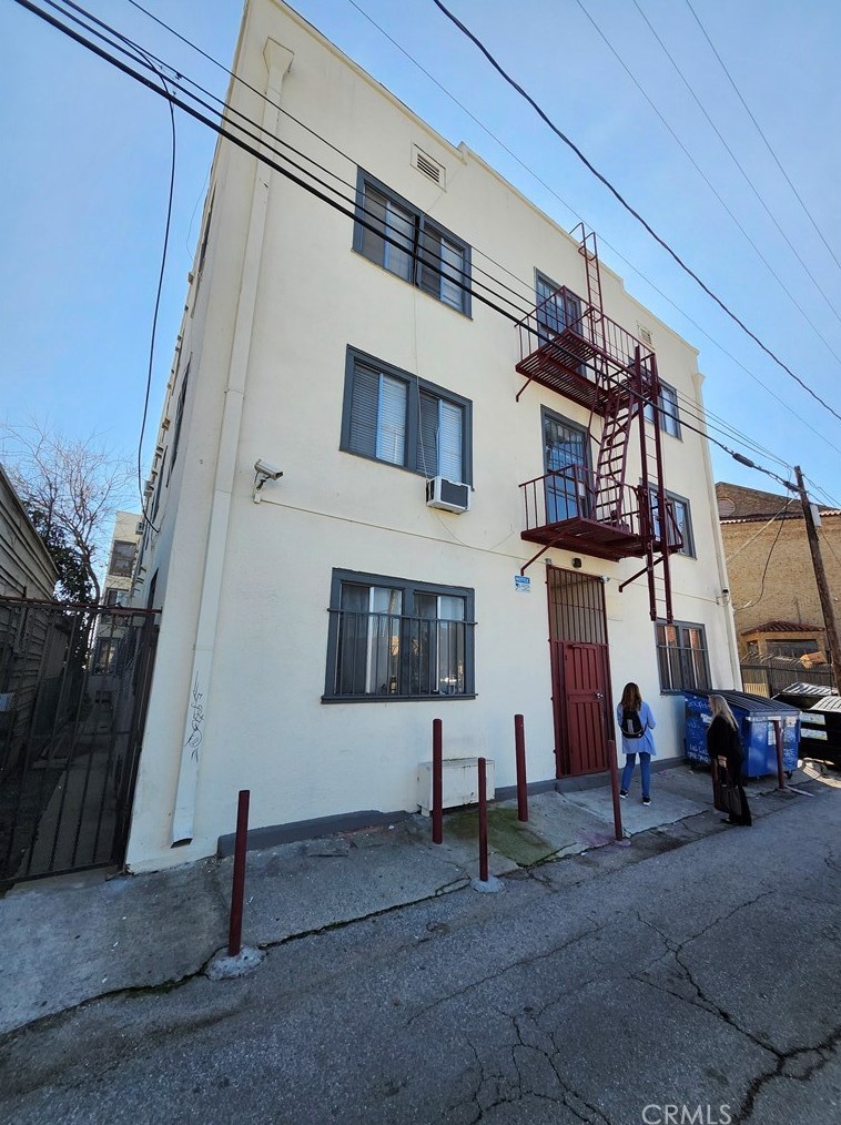 1435 Alvarado St, Los Angeles CA  90006-2464 exterior