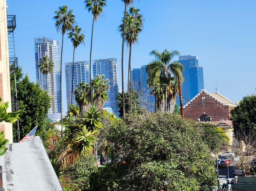1435 Alvarado St, Los Angeles, CA 90006-2464