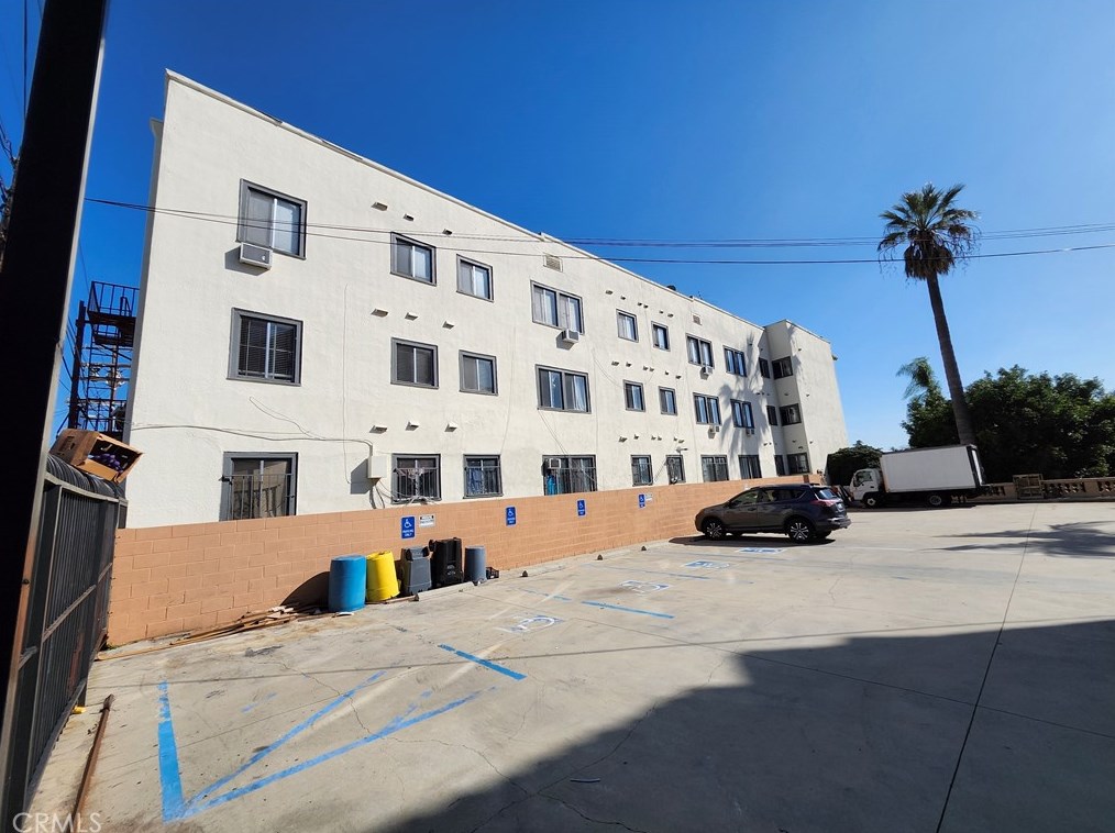 1435 Alvarado St, Los Angeles CA  90006-2464 exterior
