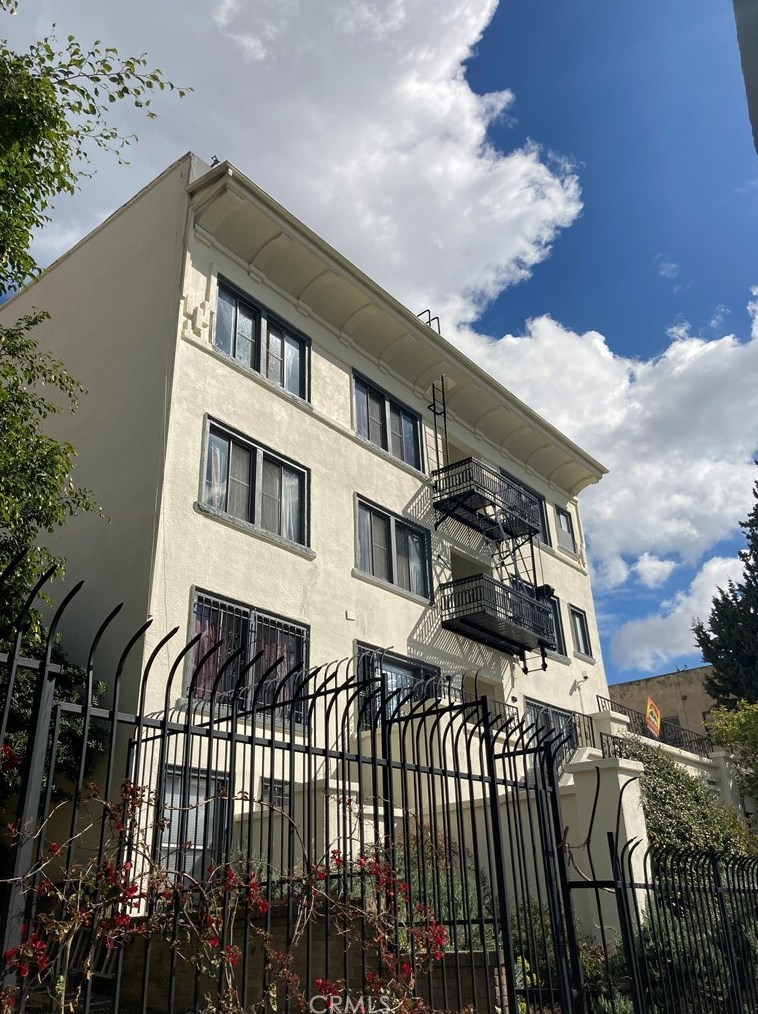 1435 Alvarado St, Los Angeles CA  90006-2464 exterior