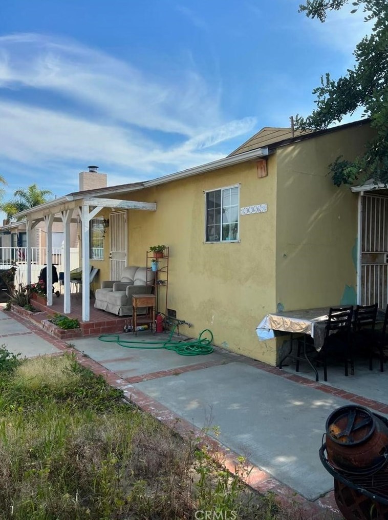 10061 Amboy Ave, Los Angeles CA  91331-3912 exterior