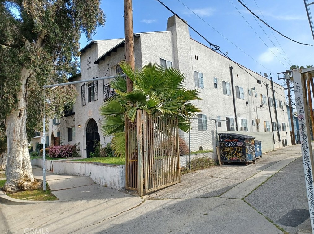 1366 Burnside Ave, Los Angeles, CA 90019-2666