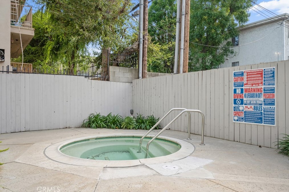 4443 Ventura Canyon Ave, Van Nuys CA  91423-3765 exterior