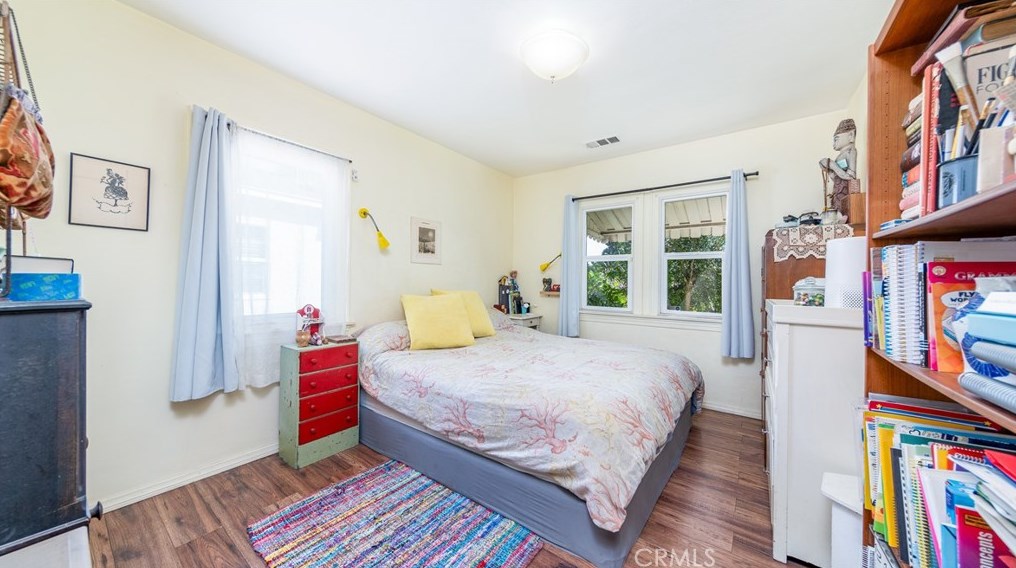 2471 Hayes Ave, Long Beach, CA 90810-3235