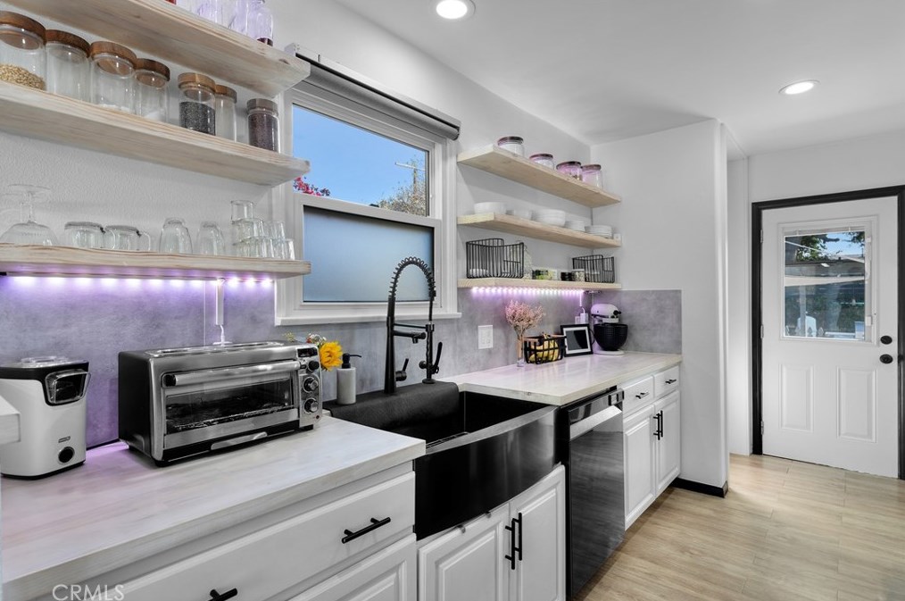 19140 Archwood St, Los Angeles CA  91335-5001 exterior