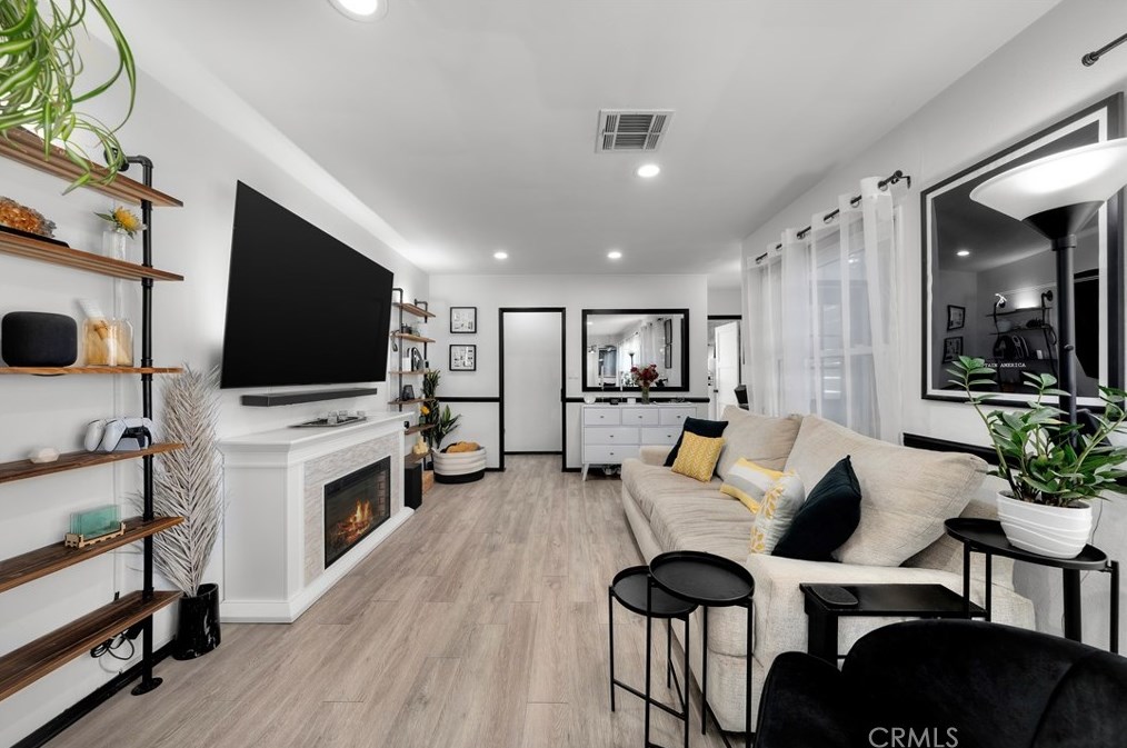 19140 Archwood St, Los Angeles CA  91335-5001 exterior