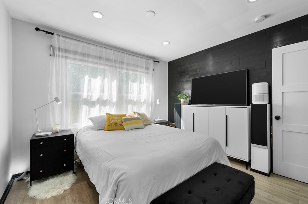 19140 Archwood St, Los Angeles CA  91335-5001 exterior