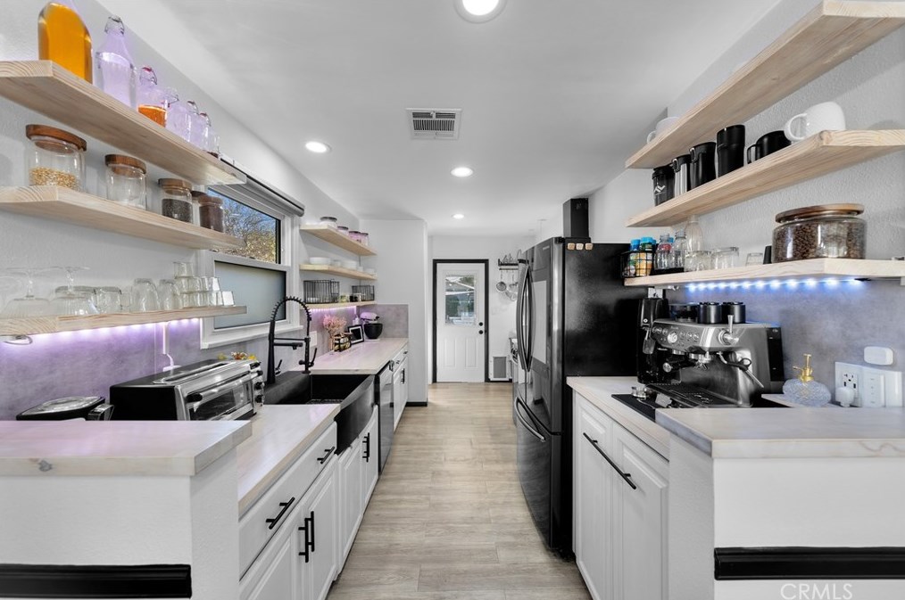 19140 Archwood St, Los Angeles CA  91335-5001 exterior